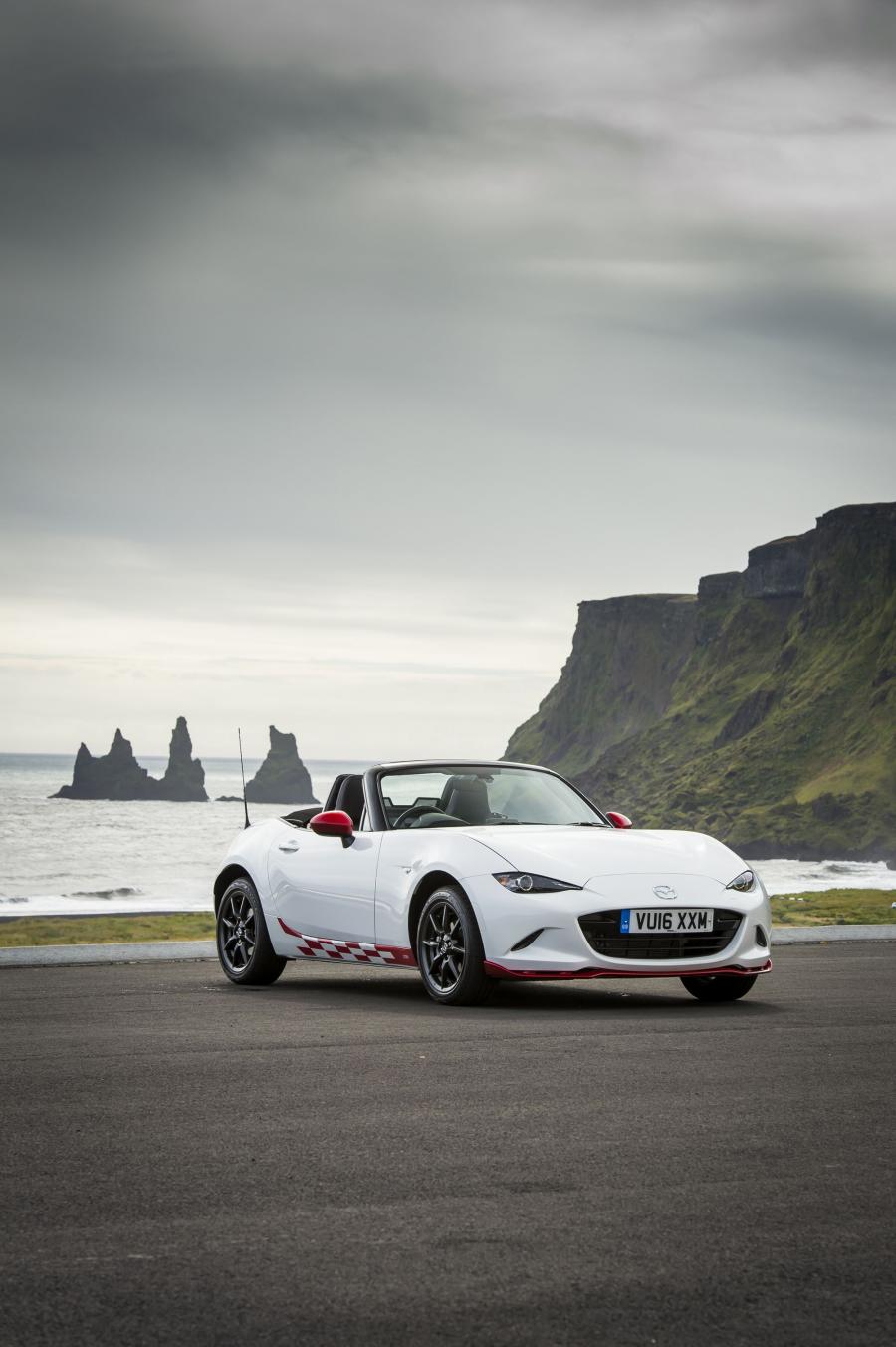  Mazda MX-5 Icon 2016 года  (фото 9 из 24)